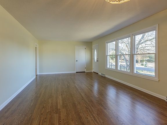 5th image of 411 Curtis Dr SE