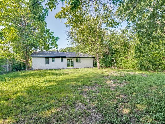 5th image of 525 Moonlight Dr