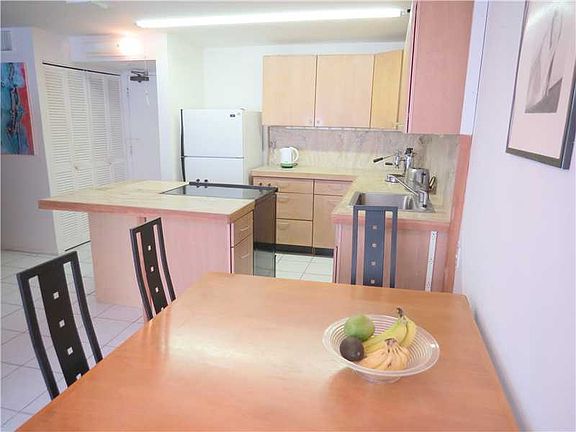 5th image of 401 Ocean Dr APT 315