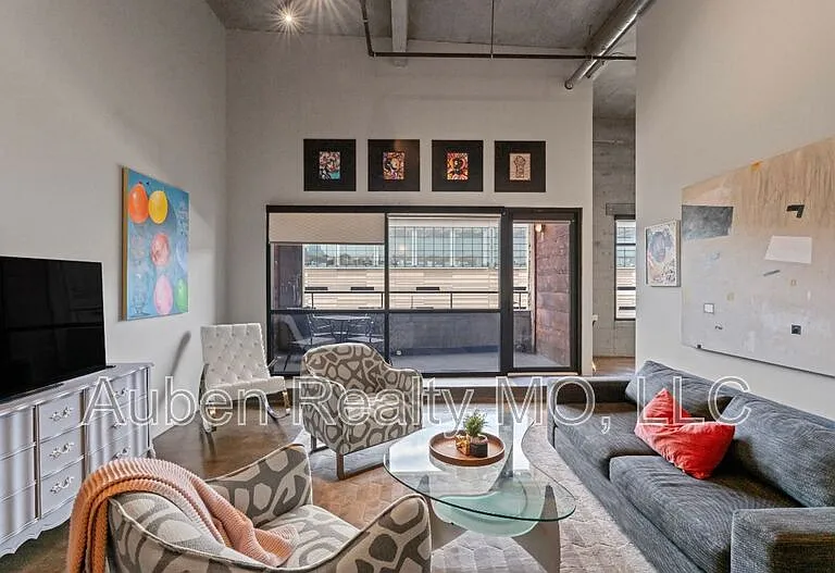 360 W Pershing Rd #330 — Photo 4