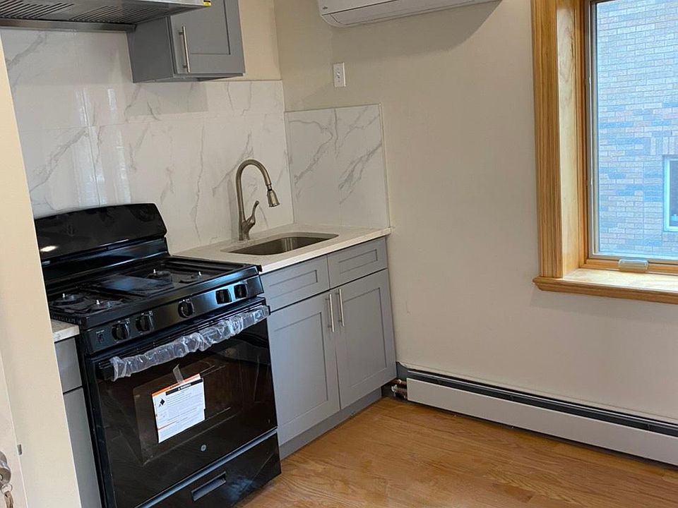 1st image of 6111 172nd St #3
