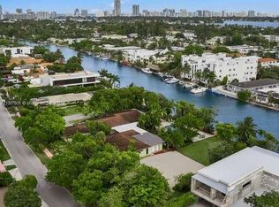 900 S Shore Dr #900, Miami Beach, FL 33141