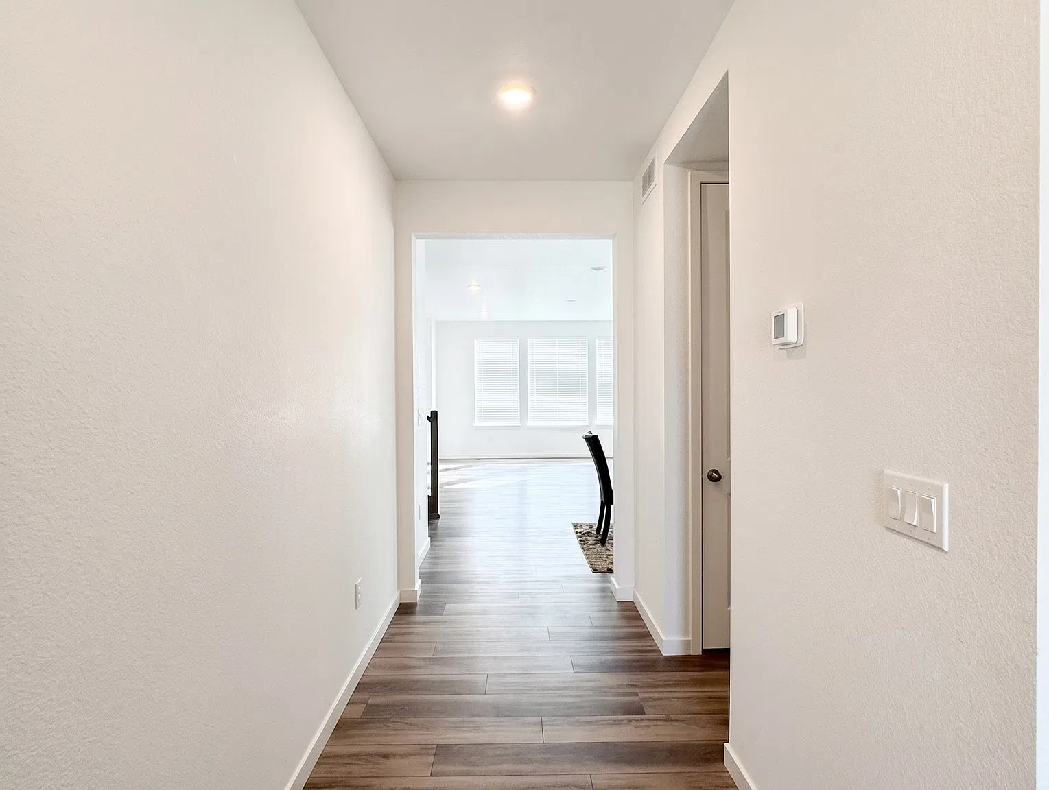 4 bed, 2.5 bath, 2422 sqft, $3,300 — Photo 3
