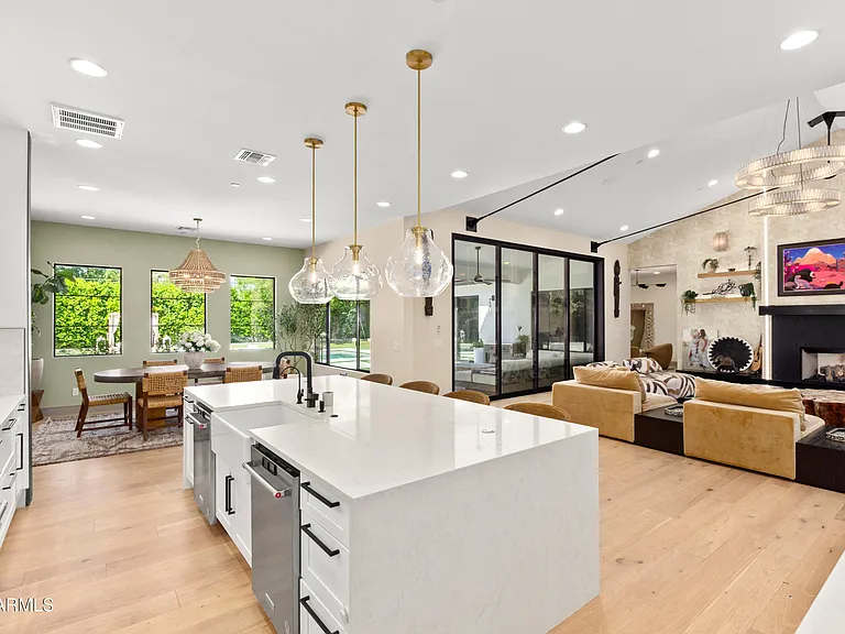 2912 E Pierson St — Photo 15