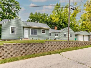 21 S Hickory Ave, Fox Lake, IL 60020