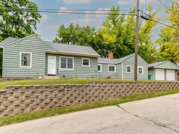21 S Hickory Ave, Fox Lake, IL 60020