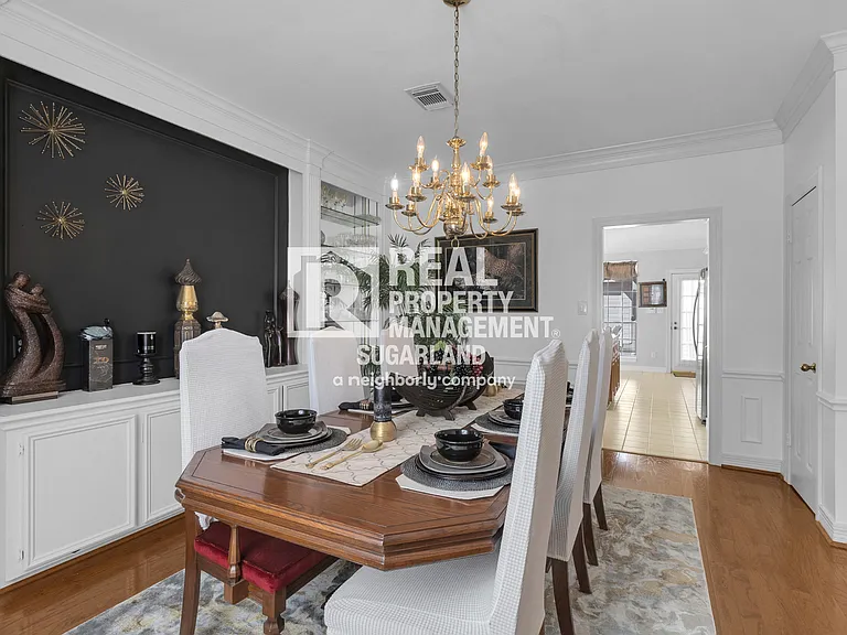 4410 Heatherwilde St — Photo 3