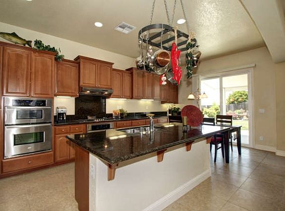 3rd image of 208 Grampian Ct