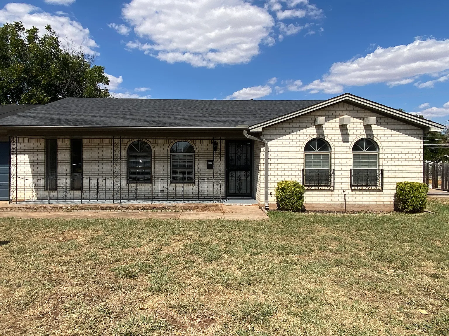4 bed, 1640 sqft, $2,200 — Photo 2