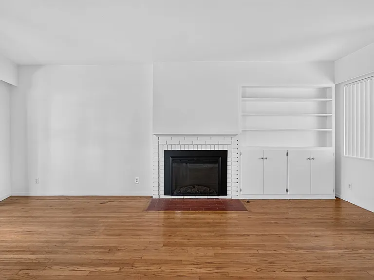 425 S Los Robles Ave — Photo 13