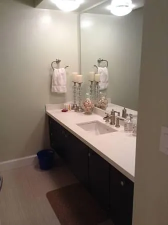 4915 Tyrone Ave — Photo 9