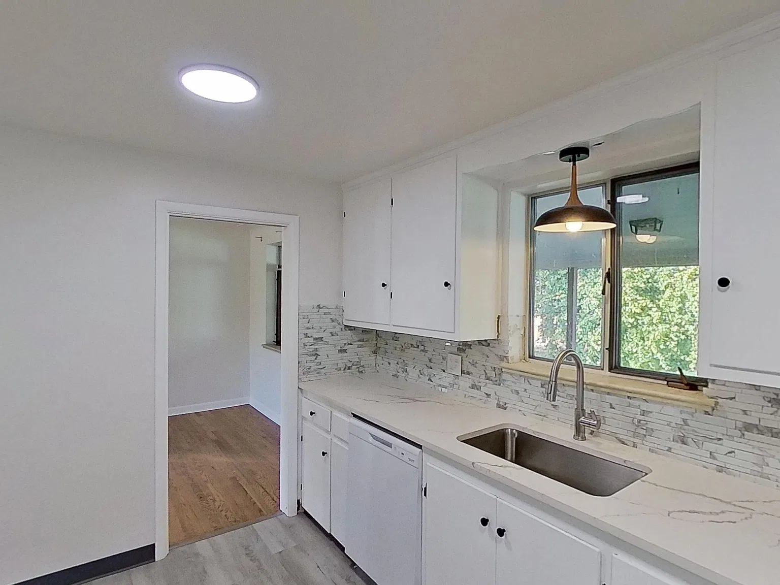 4 bed, 2300 sqft, $3,340 — Photo 3