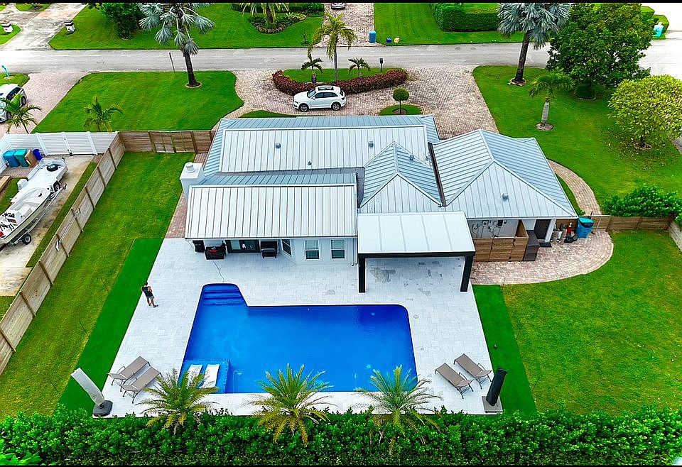 1st image of 3614 S Lake Dr