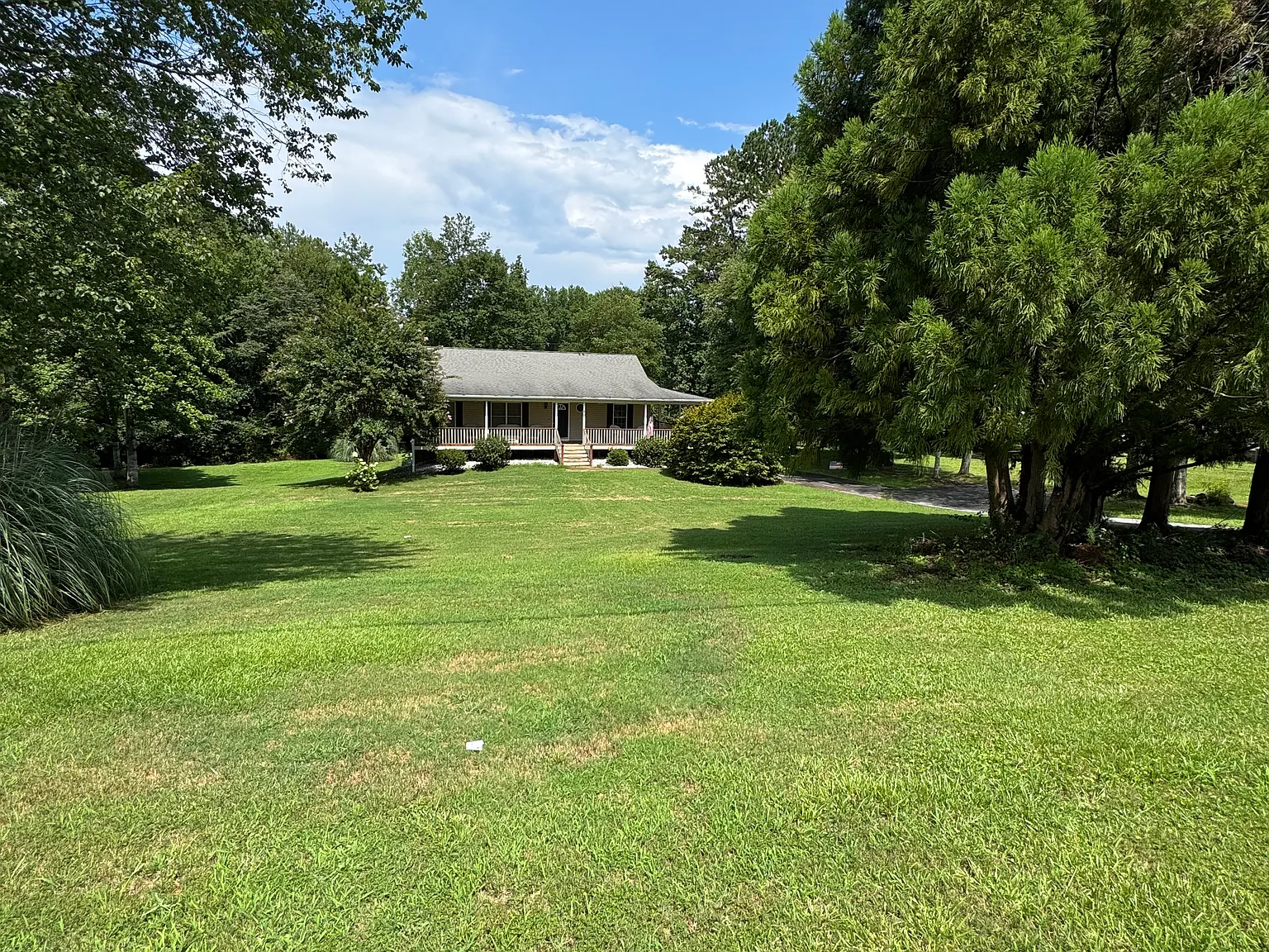 3 bed, 2464 sqft, $1,900 — Photo 1
