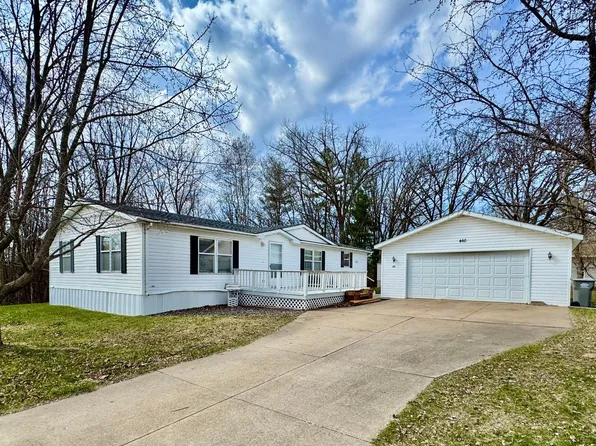 460 1st St E, Milaca, MN 56353