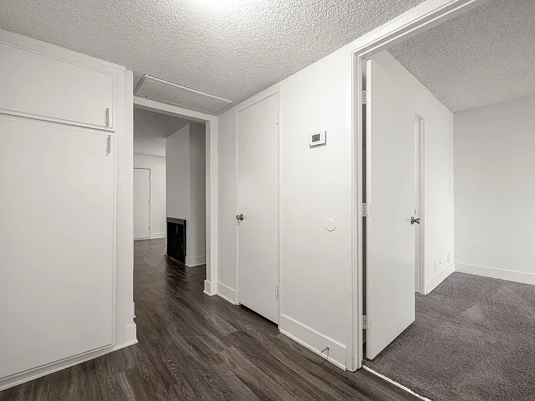 Parkwood Apartments — Photo 21