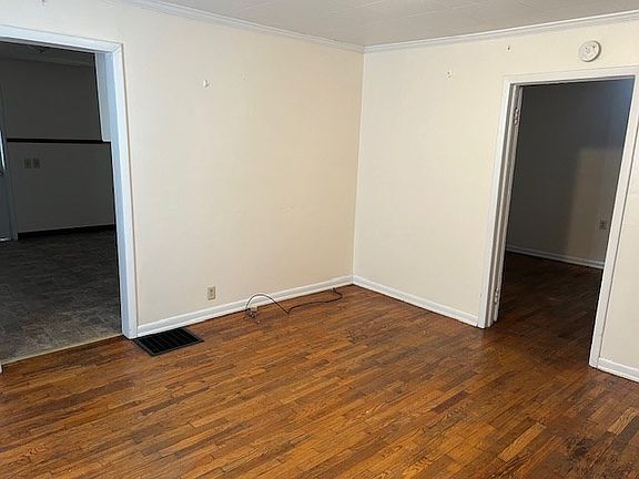 3rd image of 898 Jefferson Ave