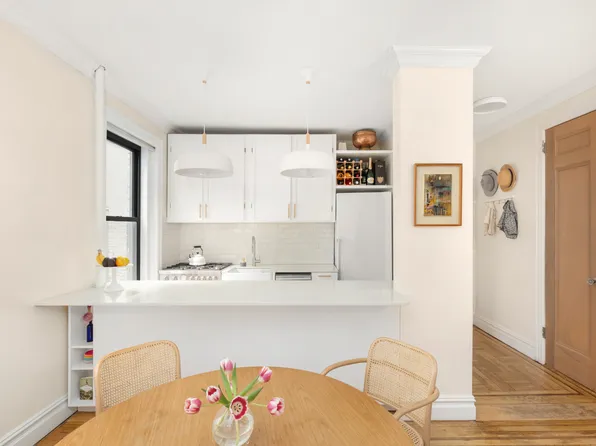 205 East 10th Street image 4 of 12