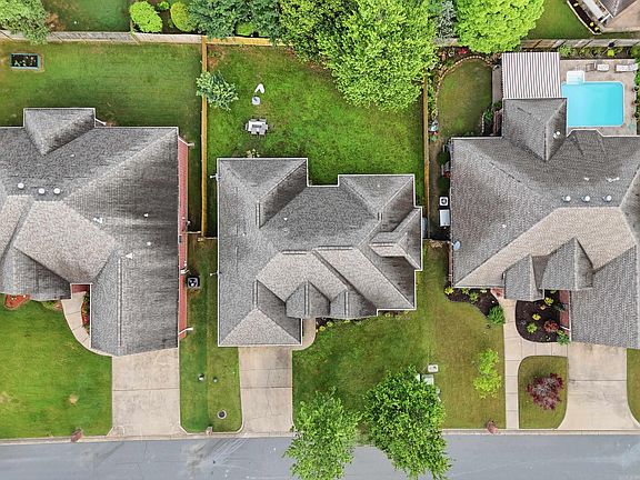 3rd image of 7426 Peach Blossom Ave