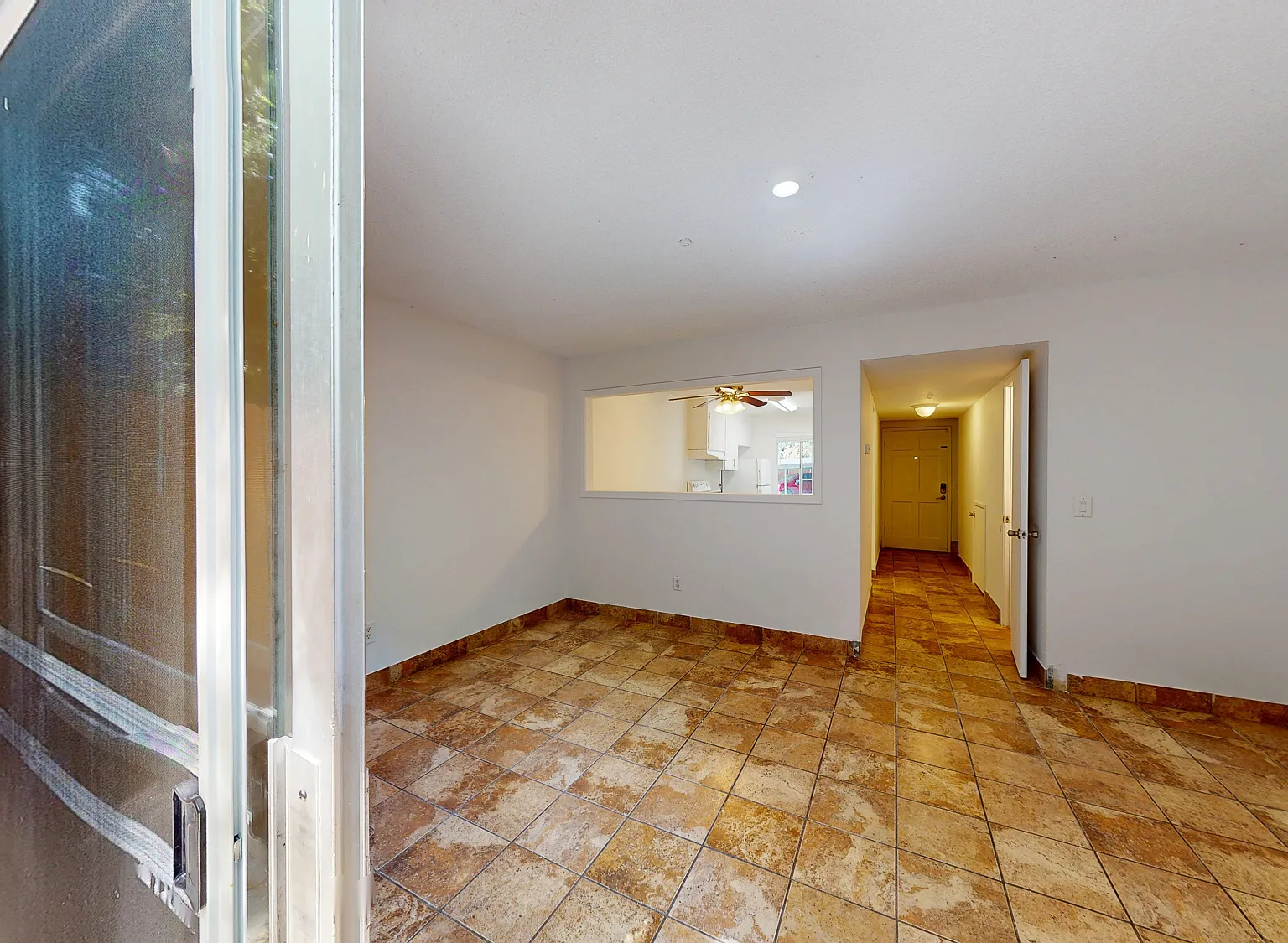 Top-Floor 2BR/1.5BA in Sonoma with Parking & Yard — Photo 4