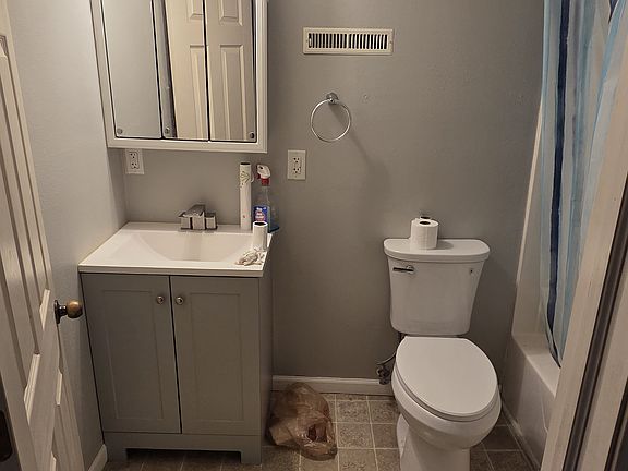 4th image of 521 N Walnut St #2