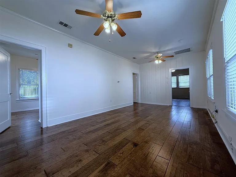 1011 Nadine St — Photo 6