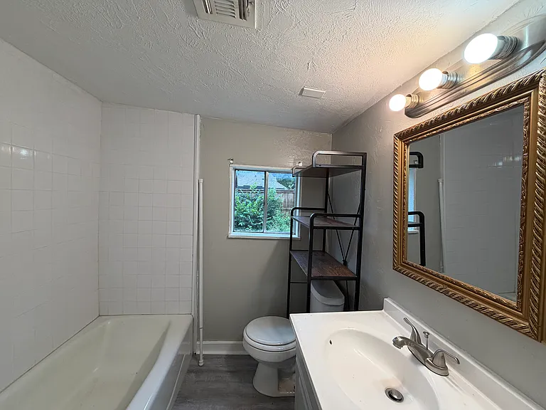 2134 NW 29th St — Photo 14