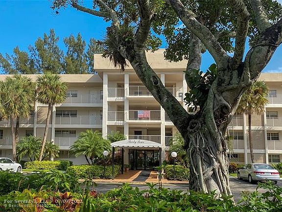 3rd image of 3051 S Palm Aire Dr APT 401