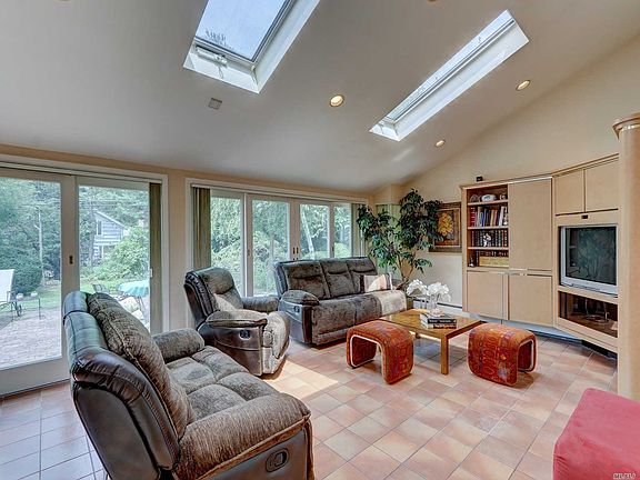 3rd image of 25 School House Ln