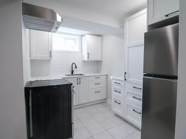 161 Louth St #3, Saint Catharines, ON L2S 2R4