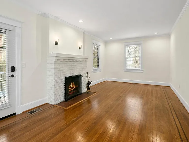 3643 Jenifer St NW — Photo 11