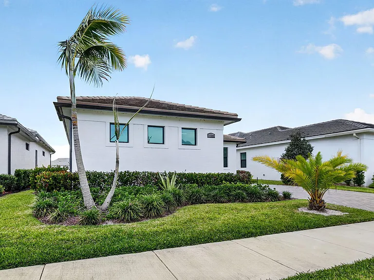 11344 SW Pietra Way — Photo 3