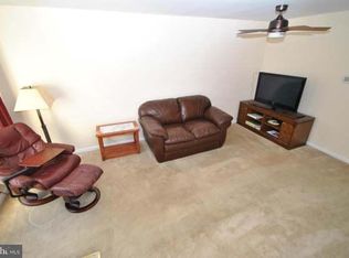 216 Saint Johns Sq, Sterling, VA 20164