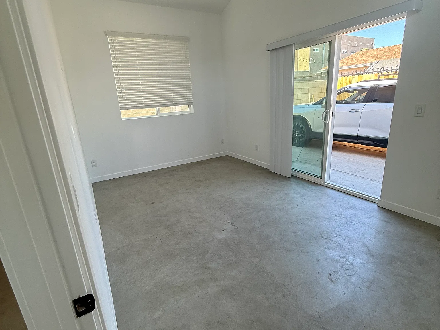 2 bed, 900 sqft, $3,300 — Photo 3