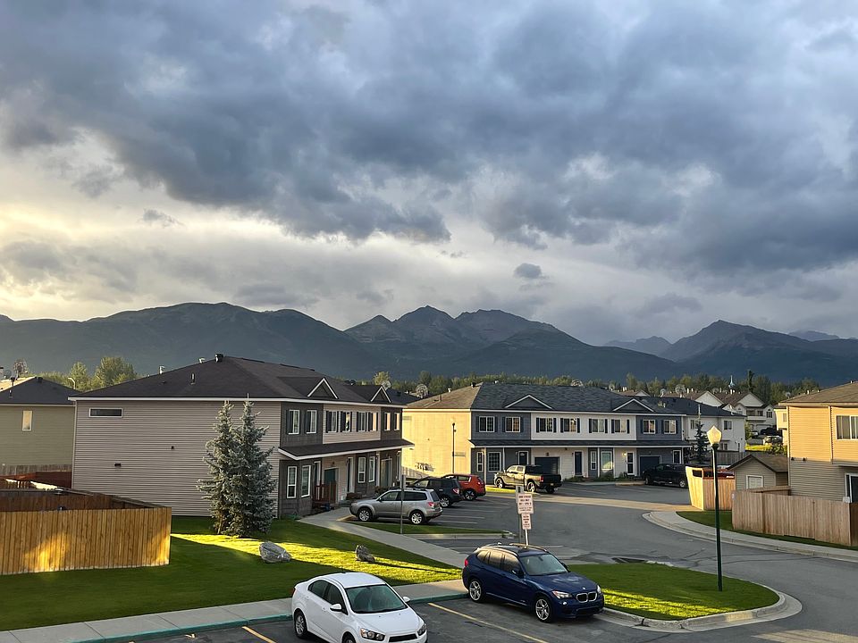 livings room view of mountains