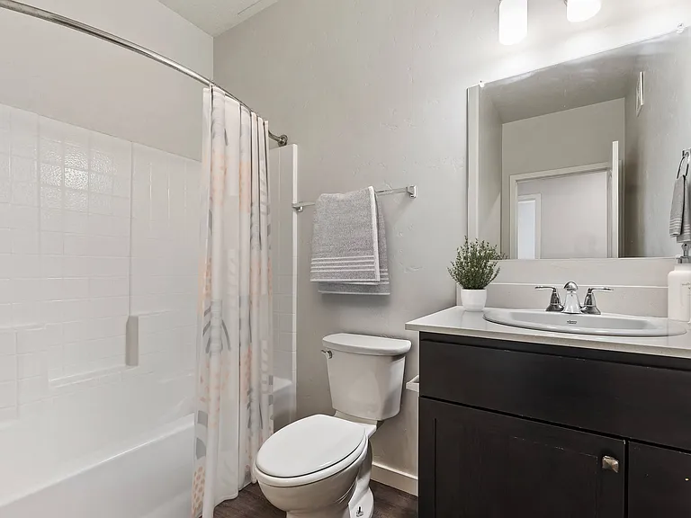 Pennwood Apartments — Photo 18