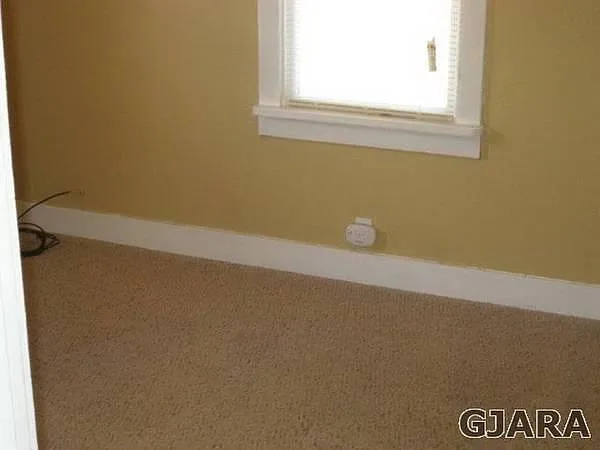 948 Hill Ave — Photo 4