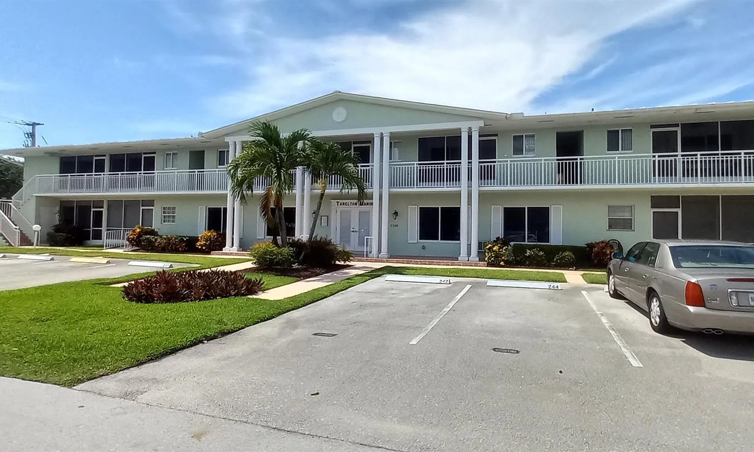 1 bed, 1.5 bath, 800 sqft, $1,600 — Photo 1
