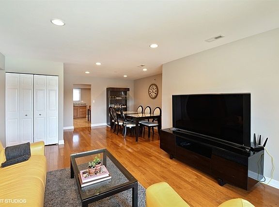 3rd image of 4124 Cove Ln APT B