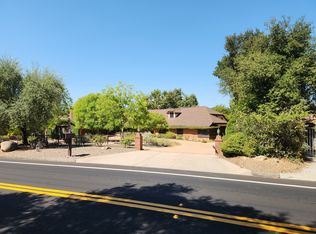 711 Country Club Dr, Ojai, CA 93023