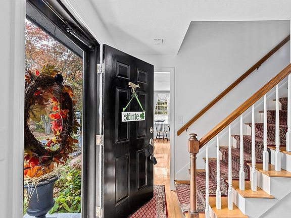 3rd image of 26 Wellington Dr