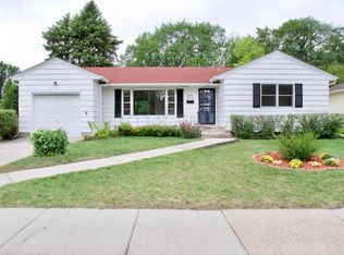 911 14th St S, Moorhead, MN 56560