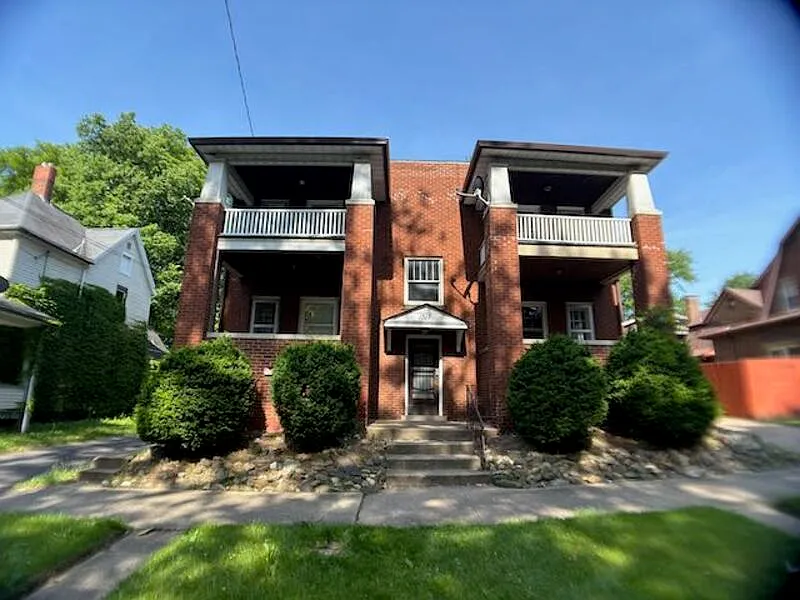 1317 N Ellis St #3