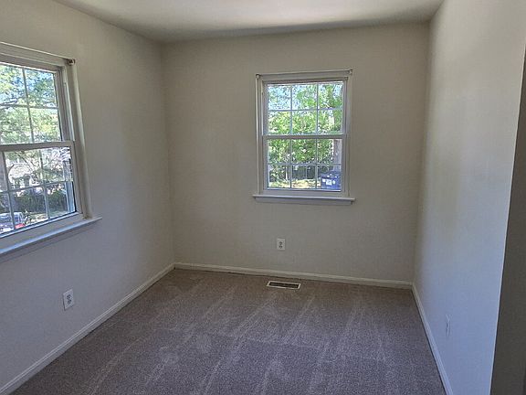 5th image of 9729 Hagel Cir