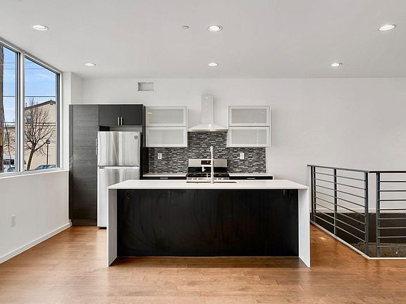 2nd image of 634 W Jefferson St #1