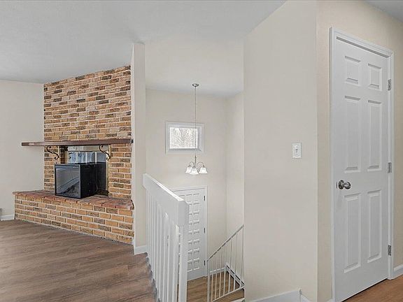 3rd image of 620 Cambridge Dr