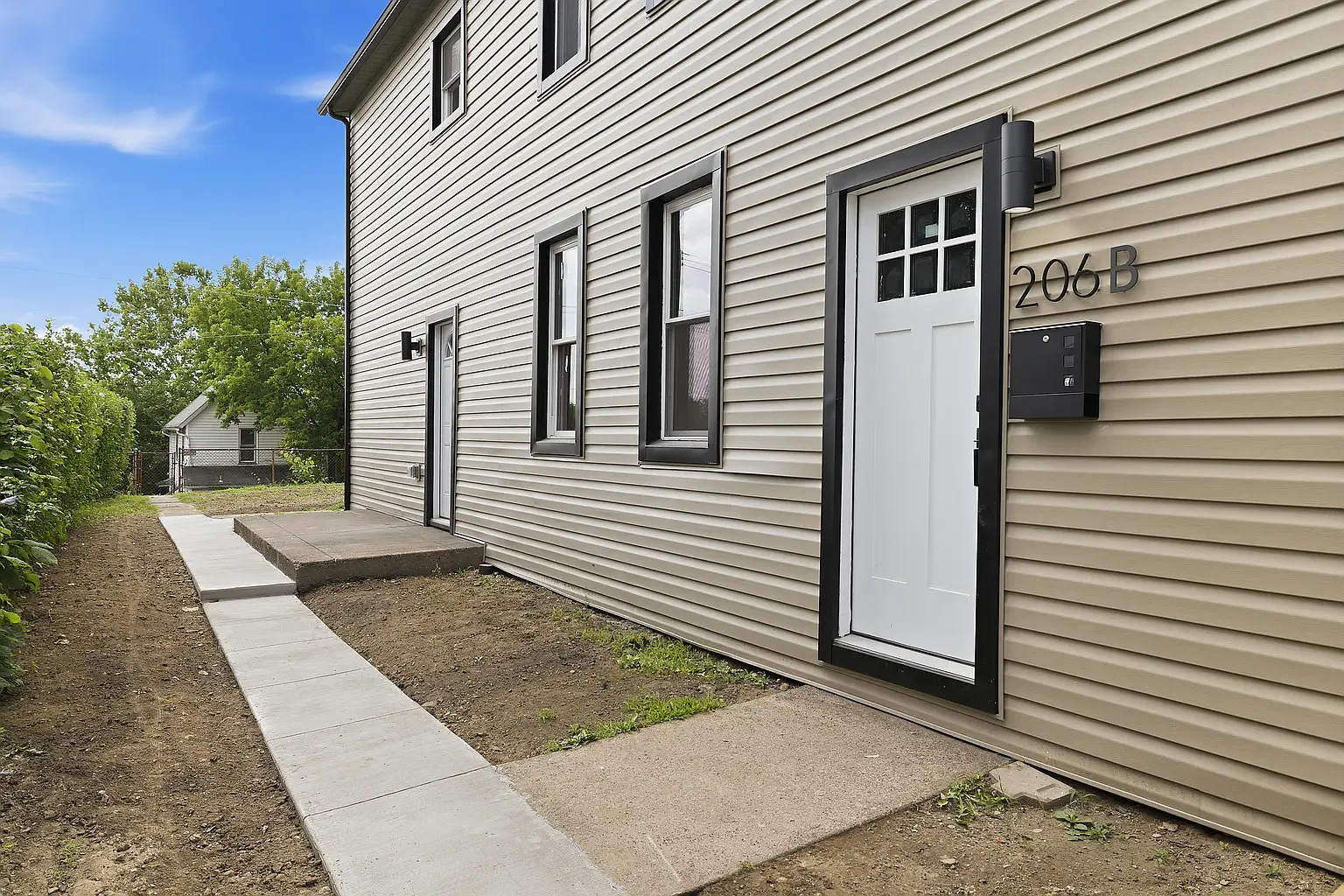 3 bed, 1200 sqft, $1,600 — Photo 2