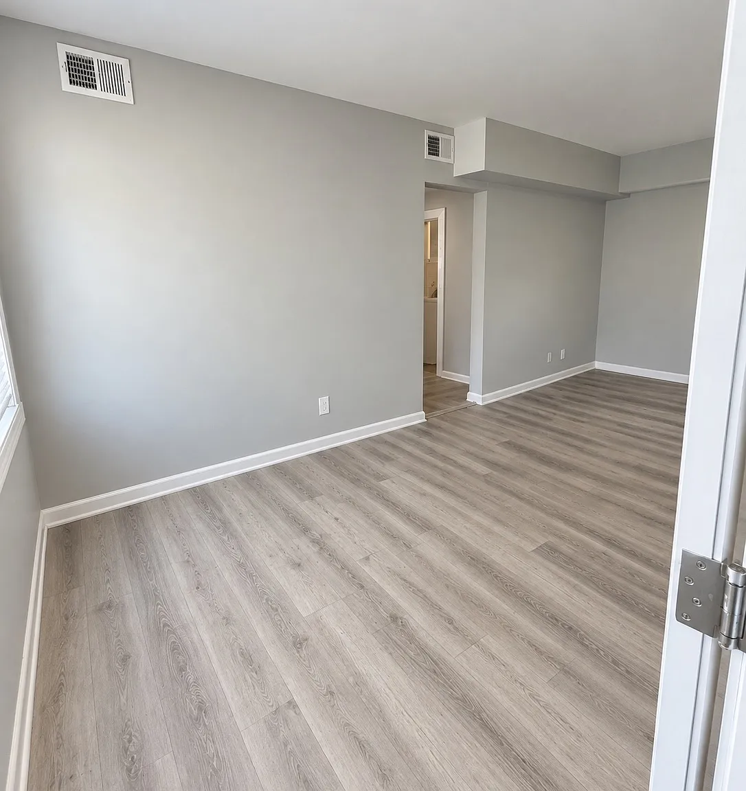 5 bed, $2,372 — Photo 3
