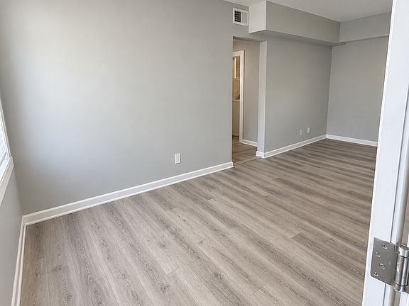 3rd image of 248 Governor St #3