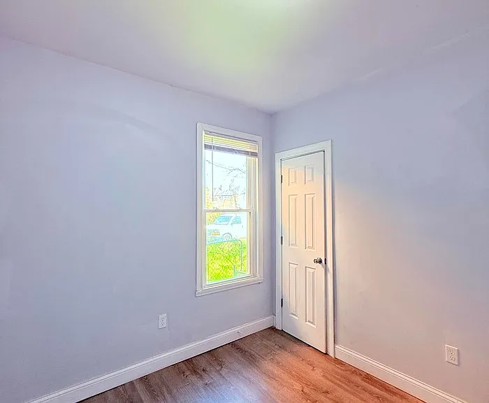 1464 Baldwin St — Photo 24